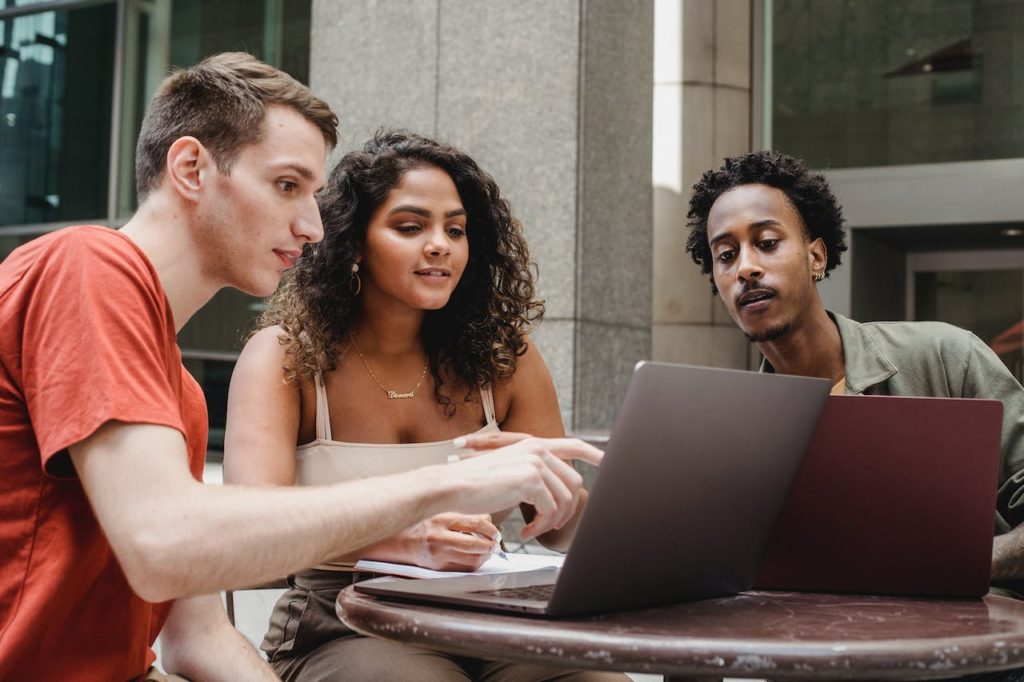 réseaux sociaux ou site internet